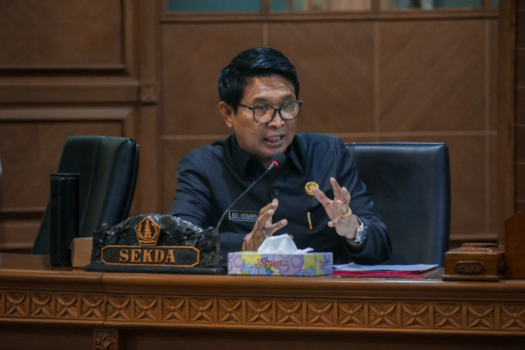 Sekda Adi Arnawa Hadiri Rapat Kerja Dengan Tim Banggar DPRD Badung